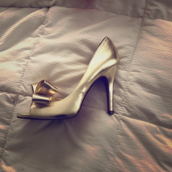 Paris Hilton Seniorita Heels - Picture 1 of 4